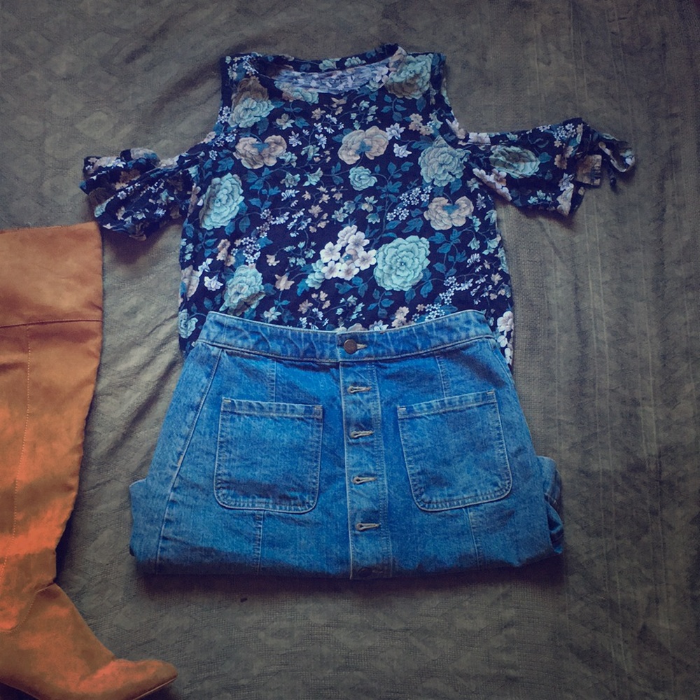 Cold shoulder top